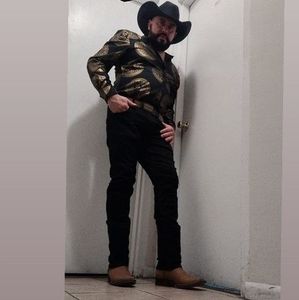 Meet your Posher, Carlos